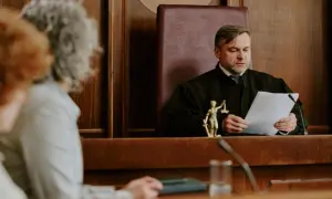Jakie pytania zadaje sąd na sprawie o ustalenie ojcostwa? Fakty