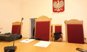 Odmowa zeznań w sądzie: Kiedy świadek może to zrobić legalnie?