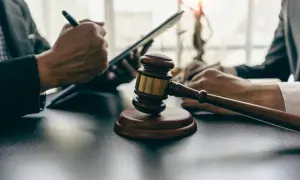 Czym się różni adwokat od radcy prawnego? Kluczowe różnice, które musisz znać