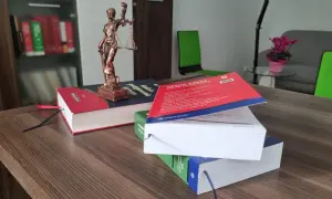 Kto może odmówić zeznań w charakterze świadka? Pełna lista