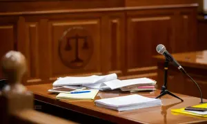 Jak wygląda rozprawa o znęcanie? Przebieg i emocje ofiar w sądzie