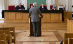 Jak zeznawać w sądzie jako świadek: Porady i prawa świadka