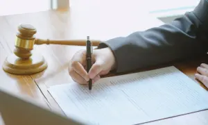 Czy uprawomocnienie wyroku przychodzi pocztą? Sprawdź, co musisz zrobić
