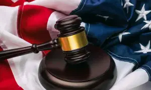 Ile zarabia prawnik w USA? Zaskakujące różnice w wynagrodzeniach