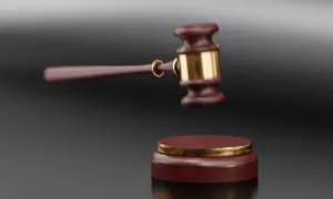 Jak liczyć prawomocność wyroku zaocznego i uniknąć błędów w procesie