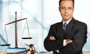 Ile zarabia właściciel kancelarii prawnej? Fakty, które musisz znać
