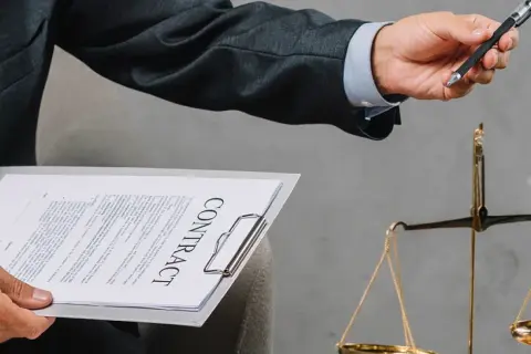 Czy adwokat jest funkcjonariuszem publicznym? Odkryj prawdę prawną