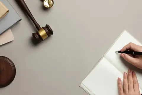 Ile zarabia prawnik w Polsce? Zaskakujące fakty o wynagrodzeniach