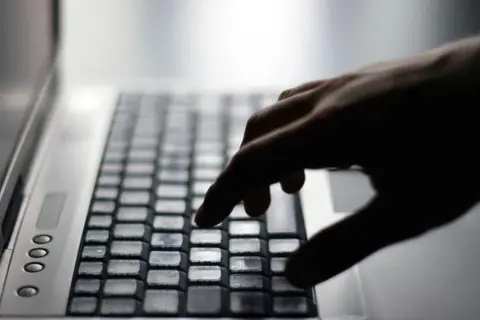 Jak sprawdzić termin rozprawy rozwodowej i uniknąć niepewności