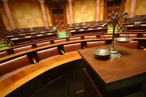 Wyłączenie jawności rozprawy – co to znaczy i jakie ma konsekwencje?