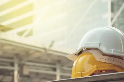 Jakie akty prawne regulują obowiązki pracodawcy w zakresie bhp?