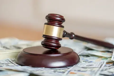 Kto ponosi koszty adwokata po wygranej sprawie? Zaskakujące fakty