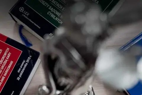 Radca prawny co robi? Poznaj kluczowe obowiązki i usługi prawne