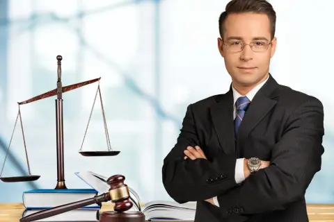 Ile zarabia właściciel kancelarii prawnej? Fakty, które musisz znać