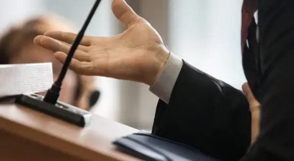 Jak wygląda rozprawa w sądzie za długi? Co musisz wiedzieć, aby uniknąć problemów