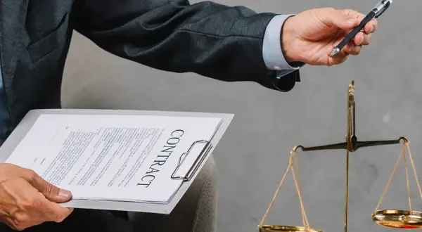 Czy adwokat jest funkcjonariuszem publicznym? Odkryj prawdę prawną