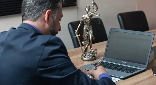 Jak wygląda rozprawa apelacyjna? Kluczowe informacje i etapy procesu