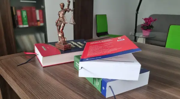 Kto może odmówić zeznań w charakterze świadka? Pełna lista