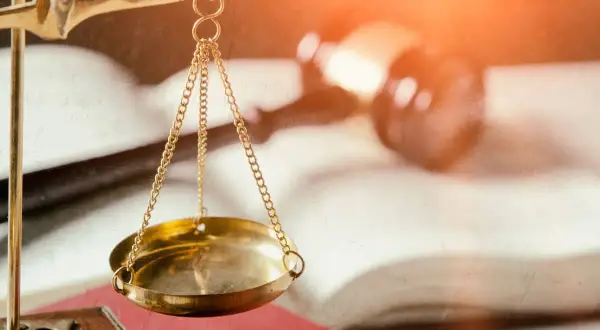 Czy kasacja wstrzymuje wykonanie wyroku? Sprawdź, co musisz wiedzieć