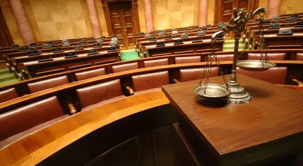 Wyłączenie jawności rozprawy – co to znaczy i jakie ma konsekwencje?