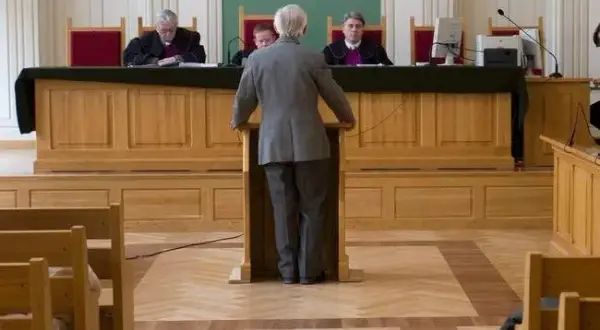 Jak zeznawać w sądzie jako świadek: Porady i prawa świadka