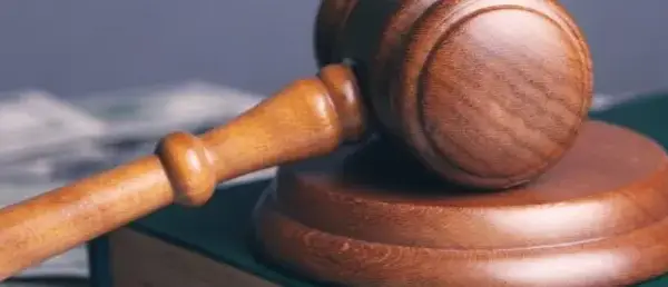 Ile trwa rozprawa w sądzie dla nieletnich? Sprawdź, co wpływa na czas.