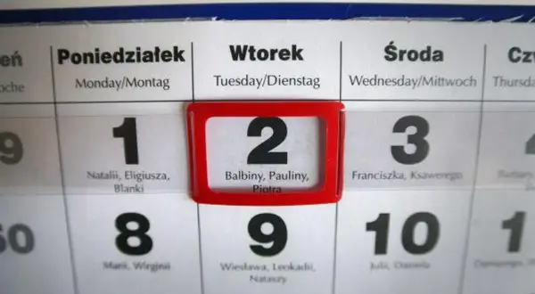 Zniesienie terminu rozprawy – co to oznacza i jakie są konsekwencje?
