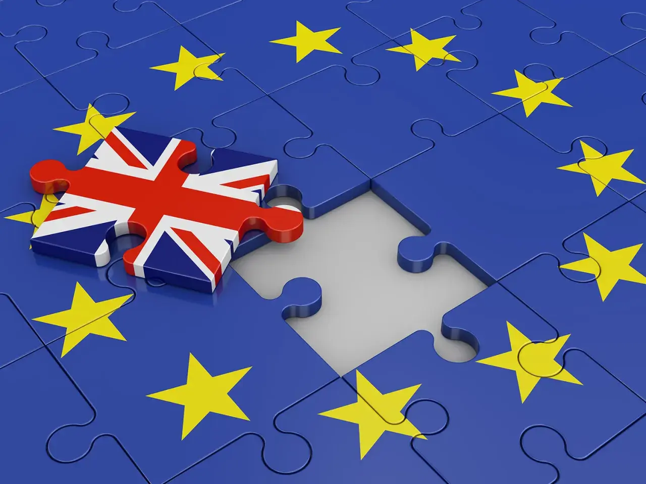 Fragment układanki z flagą Wielkiej Brytanii obok Unii Europejskiej. Symbolizuje Brexit, a w szerszym kontekście może nawiązywać do trudności w relacjach międzynarodowych, jak ekstradycja co to.