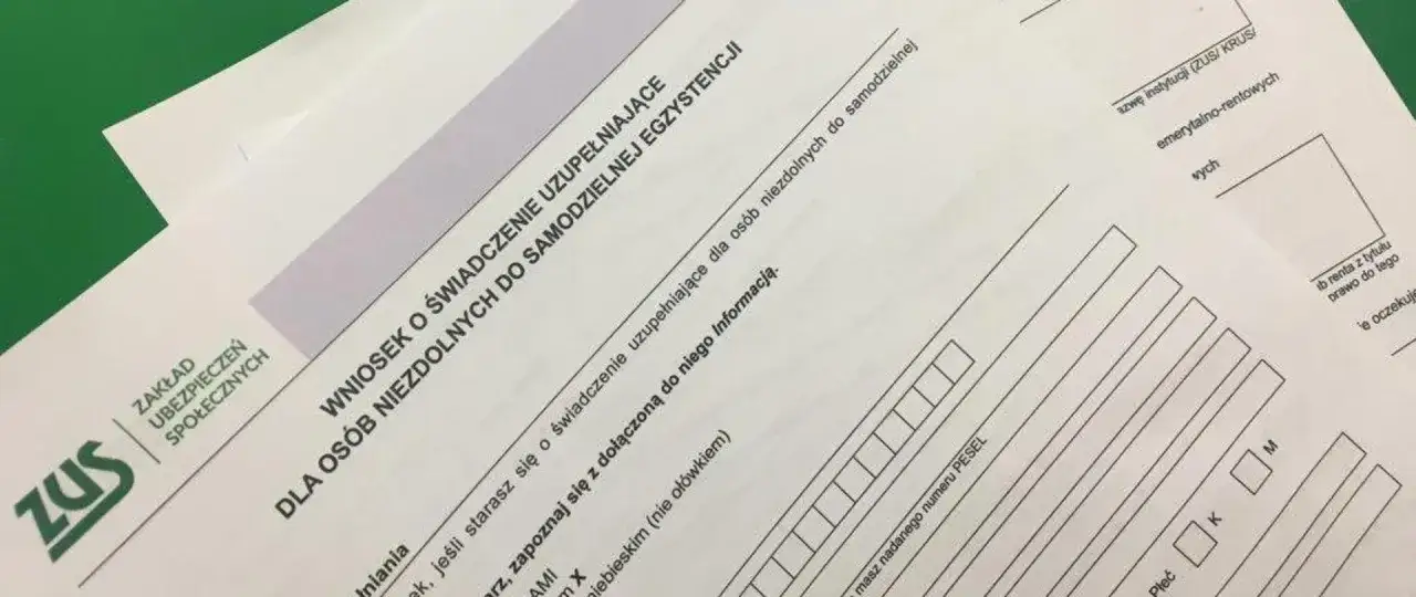 Wniosek o świadczenie uzupełniające dla osób niezdolnych do samodzielnej egzystencji. ZUS pomaga w wypełnieniu dokumentów.