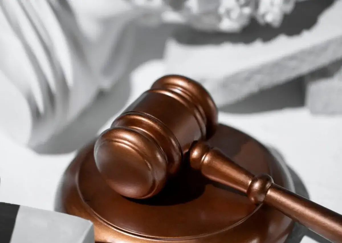Zdjęcie Czy radca prawny może reprezentować w sądzie? Sprawdź jego uprawnienia