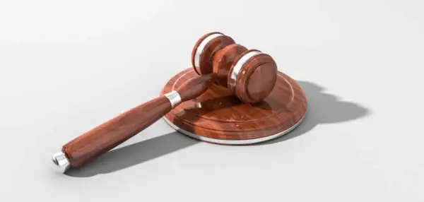 Gdzie pracuje prawnik? Odkryj różnorodność miejsc pracy w zawodzie
