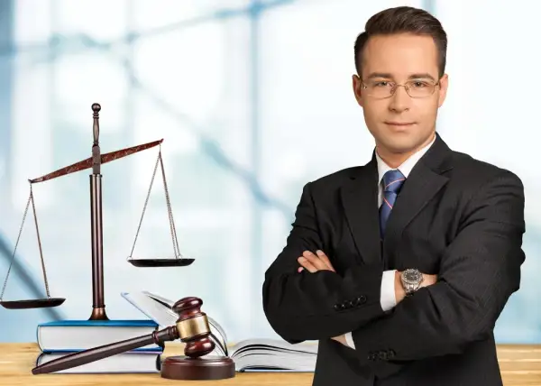 Ile zarabia właściciel kancelarii prawnej? Fakty, które musisz znać